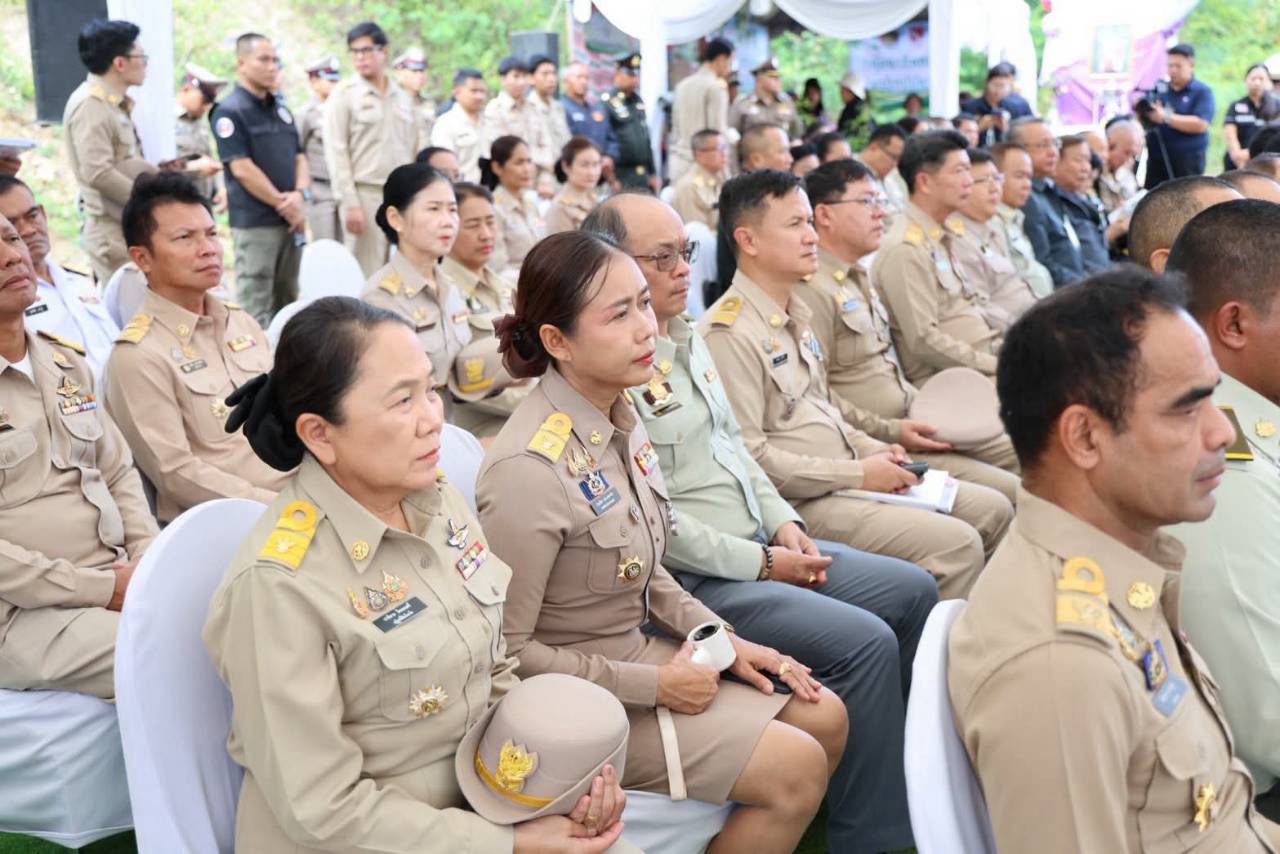 title - สำนักงานการปฏิรูปที่ดินจังหวัดเพชรบูรณ์ ร่วมลงพื้นที่ติดตามการดำเนินงานอ่างเก็บน้ำห้วยใหญ่ อันเนื่องมาจากพระราชดำริ อำเภอเมืองเพชรบูรณ์ จังหวัดเพชรบูรณ์